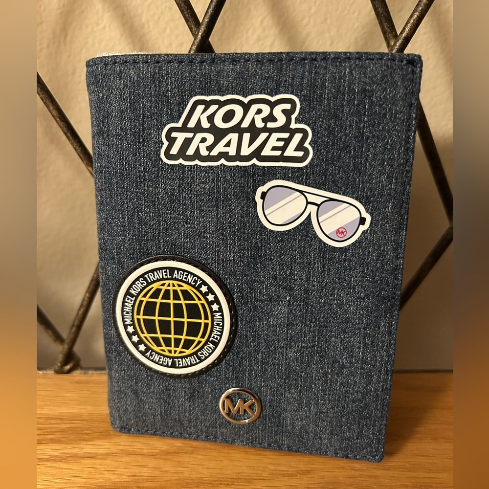 Michael Kors Jet Set Passport Wallet - Picture 3 of 5